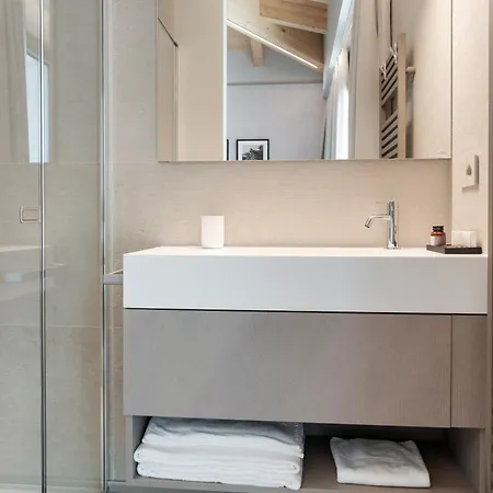 Dorato Marina - Lakefront Orman Evi