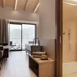 Dorato Marina - Lakefront Hotell