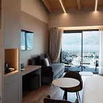 Dorato Marina - Lakefront Hotell *