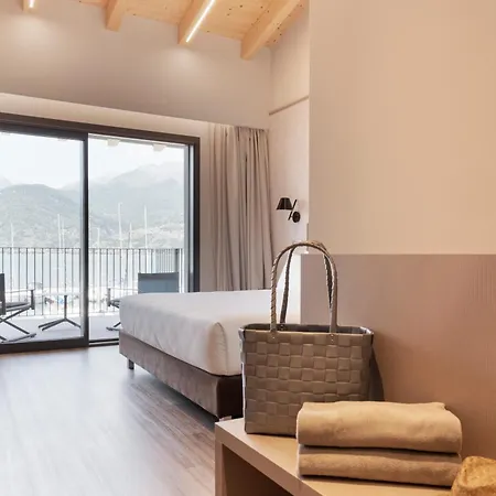 Dorato Marina - Lakefront Hotel *