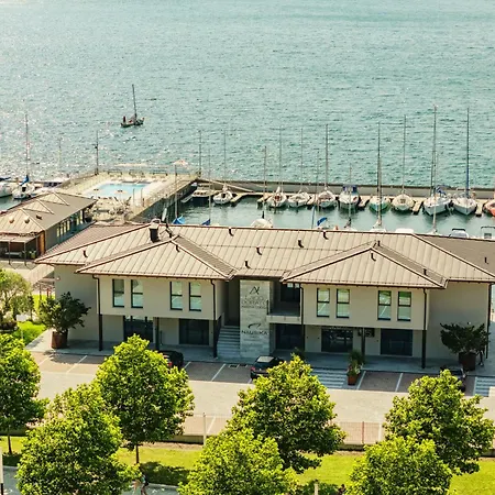 Dorato Marina - Lakefront Hotell Colico