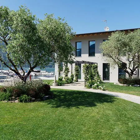Hotel Dorato Marina - Lakefront Colico